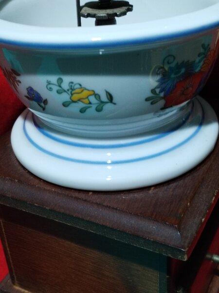 Rasnita de cafea franceza din portelan si lemn