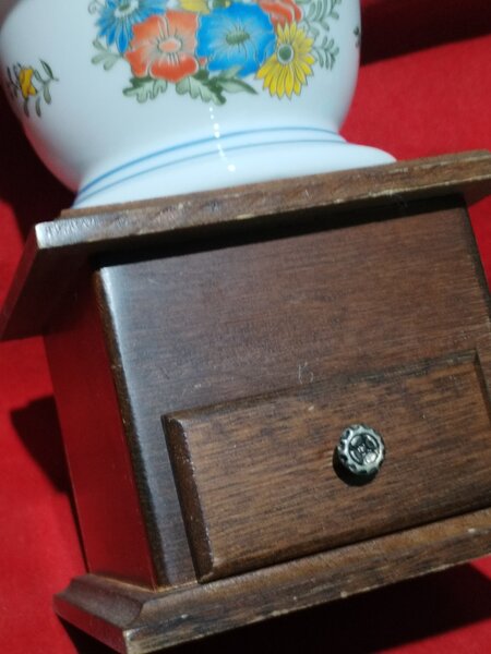 Rasnita de cafea franceza din portelan si lemn