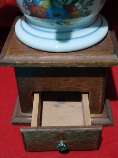 Rasnita de cafea franceza din portelan si lemn